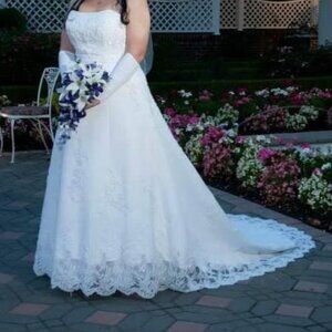 Michelangelo Halter top Corset lace-up back wedding dress. Size 16.